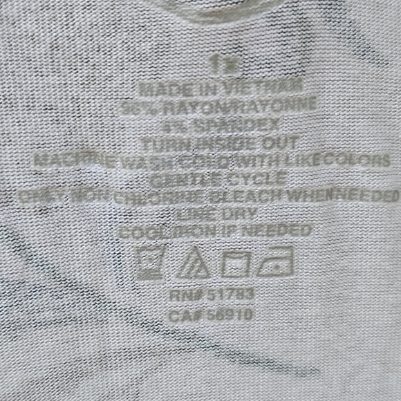 Maurices Floral Flawless stretchy t-shirt size‎ 1X (2X 3X) - Picture 4 of 10